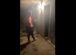 VIDEO. A intrat la el în casă noaptea doar că să-și ia bătaie! VIDEO. A intrat la el în casă noaptea doar că să-și ia bătaie!
