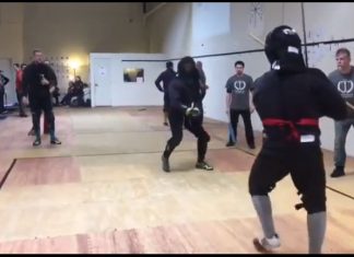 VIDEO. Deagaba parezi sabia dacă nu poți rămâne în picioare! VIDEO. Deagaba parezi sabia dacă nu poți rămâne în picioare!