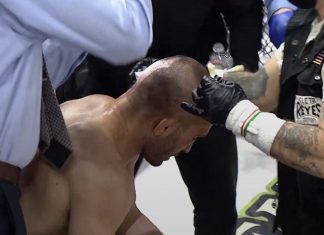 VIDEO. Și-a pierdut degetul în octogon chiar în timpul luptei! VIDEO. Și-a pierdut degetul în octogon în timpul luptei!