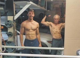 VIDEO. El are 27 de ani și tatăl lui 65 de ani, dar la corp arată la fel! VIDEO. El are 27 de ani și tatăl lui 65 de ani, dar la corp arată la fel!