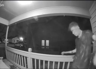 VIDEO. S-a făcut KO singur! De ce nu e bine să încerci să spargi o ușă VIDEO. S-a făcut KO singur! De ce nu e bine să încerci să spargi o ușă