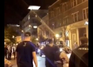 VIDEO. S-a dat jos de pe motor și a făcut KO 2 oameni! VIDEO. S-a dat jos de pe motor și a făcut KO 2 oameni!