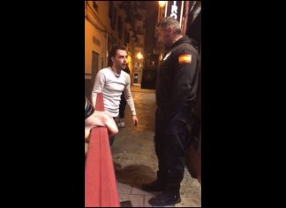VIDEO. L-a trimis la culcare cu o palmă! VIDEO. L-a trimis la culcare cu o palmă!