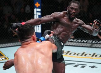 VIDEO. Jared Cannonier îl învinge pe Kelvin Gastelum și vrea să lupte pentru centură! VIDEO. Jared Cannonier îl învinge pe Kelvin Gastelum și vrea să lupte pentru centură!