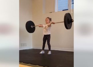 VIDEO. La 8 ani are o forță extraordinară! Vezi ce poate face această fetiță în powerlifting! VIDEO. La 8 ani are o forță extraordinară! Vezi ce poate face această fetiță în powerlifting!