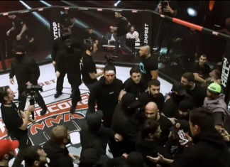 VIDEO. Cum a degenerat situația după ce un luptător a refuzat să-i dea drumul adversarului, deși arbitru a oprit lupta! VIDEO. Cum a degenerat situația după ce un luptător a refuzat să-i dea drumul adversarului, deși arbitru a oprit lupta!