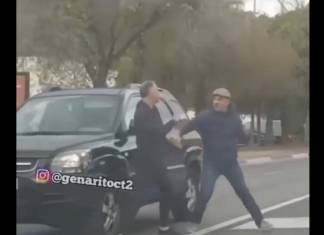VIDEO. L-a făcut KO în trafic de fiecare dată când se ridica din nou în picioare! VIDEO. L-a făcut KO în trafic de fiecare dată când se ridica din nou în picioare!