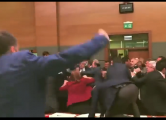 VIDEO. Bătaie în Parlamentul Turciei! VIDEO. Bătaie în Parlamentul Turciei!