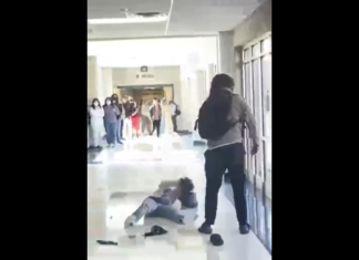 VIDEO. S-a certat cu un coleg pentru o față și a fost făcut KO dintr-o lovitură VIDEO. S-a certat cu un coleg pentru o față și a fost făcut KO dintr-o lovitură