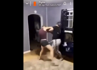 VIDEO. Bătaie între două prietene în mijlocul sufrageriei! VIDEO. Bătaie între două prietene în mijlocul sufrageriei!