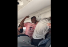 VIDEO. S-au bătut în avion pentru un scaun rabatabil! VIDEO. S-au bătut în avion pentru un scaun rabatabil!