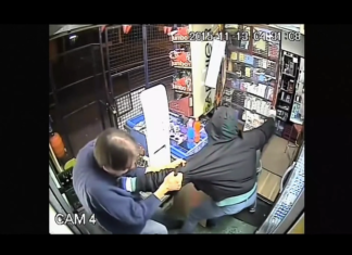 VIDEO. Cum a decurs o confruntare ciudată între un hoț și un proprietar de magazin! VIDEO. Cum a decurs o confruntare ciudată între un hoț și un proprietar de magazin!