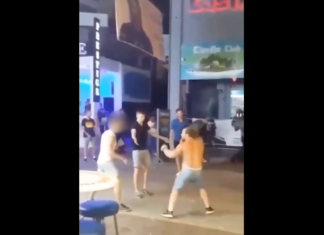 VIDEO. Intră să vezi o luptă de stradă dintre un wrestler și două persoane! VIDEO. Intră să vezi o luptă de stradă dintre un wrestler și două persoane!