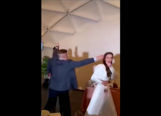 VIDEO. A încercat să facă o glumă cu mireasa, dar a fost trimis la podea! VIDEO. A încercat să facă o glumă cu mireasă, dar a fost trimis la podea!