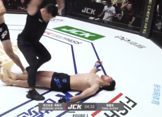 VIDEO. Urmărește un KO brutal, realizat printr-o lovitură din întoarcere! VIDEO. Urmărește un KO brutal, realizat printr-o lovitură din întoarcere!