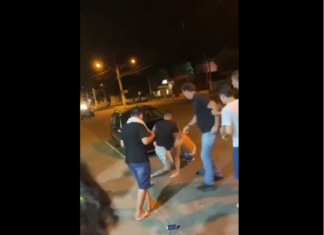 VIDEO. Așa arată o bătaie de stradă când nu nimerești niciun pumn! VIDEO. Așa arată o bătaie de stradă când nu nimerești niciun pumn!
