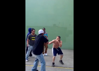 VIDEO. Cum începe o bătaie pe un teren de sport din State VIDEO. Cum începe o bătaie pe un teren de sport din State