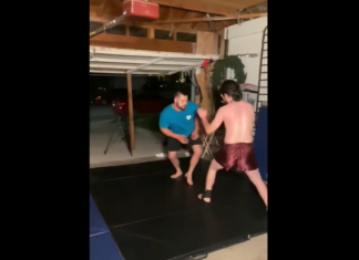 VIDEO. Cine câștigă lupta dintre un fotbalist american de 115 kg și un luptător de MMA de 70 kg? VIDEO. Cine câștigă lupta dintre un fotbalist american de 115 kg și un luptător de MMA de 70 kg?