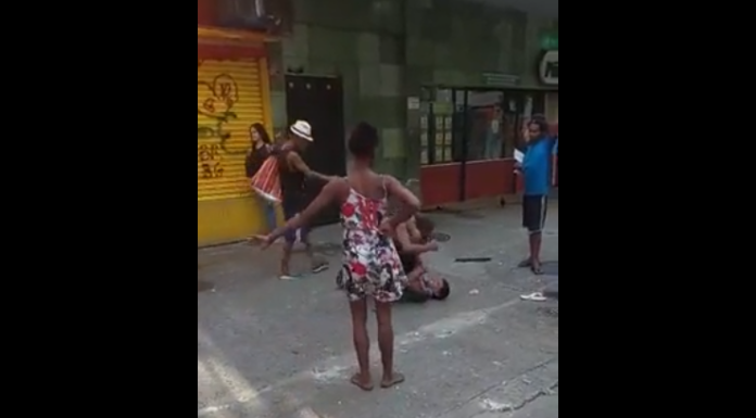 VIDEO. Cum decurge o bătaie de stradă în Brazilia? VIDEO. Cum decurge o bătaie de stradă în Brazilia?