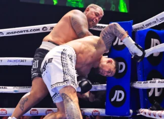 VIDEO. La 48 de ani, Mark Hunt l-a făcut KO pe Sonny Bill Williams, un boxer neînvins! VIDEO. La 48 de ani, Mark Hunt l-a făcut KO pe Sonny Bill Williams, un boxer neînvins!