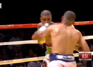 VIDEO. Un boxer și-a făcut KO adversarul după care i-a atacat antrenorul! VIDEO. Un boxer și-a făcut KO adversarul după care i-a atacat antrenorul!