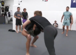 VIDEO. I-a rupt piciorul fix după ce a zis nu există femeie care să îl submită! VIDEO. I-a rupt piciorul fix după ce a zis nu există femeie care să îl submită!