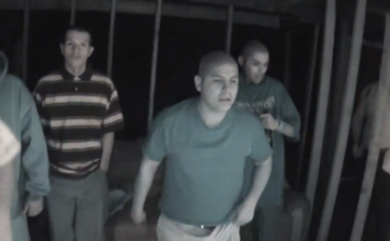 VIDEO. Cum arată „botezul” de inițiere într-o gașcă din America! VIDEO. Cum arată "botezul" de inițiere într-o gașcă din America!