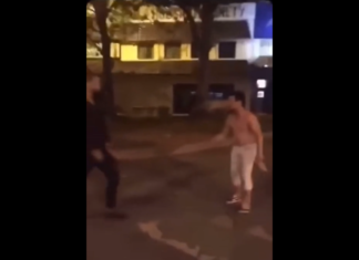 Un tip mult mai mic a reușit să trimită la pământ un bodyguard! Un tip mult mai mic a reușit să trimită la pământ un bodyguard!