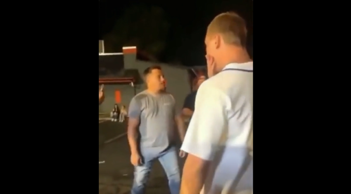 Când vrei să iei pe cineva prin surprindere, asigură-te că lovitura ta o să merite! Când vrei să iei pe cineva prin surprindere, asigură-te că lovitura ta o să merite!