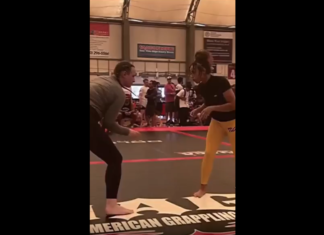 Cum decurge o luptă de BJJ dintre un transexual și o femeie Cum decurge o luptă de BJJ dintre un transexual și o femeie