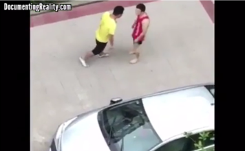 S-a legat de un bărbat mai mic și tot el a fost băgat în convulsii! (VIDEO) S-a legat de un bărbat mai mic și tot el a fost băgat în convulsii! (VIDEO)