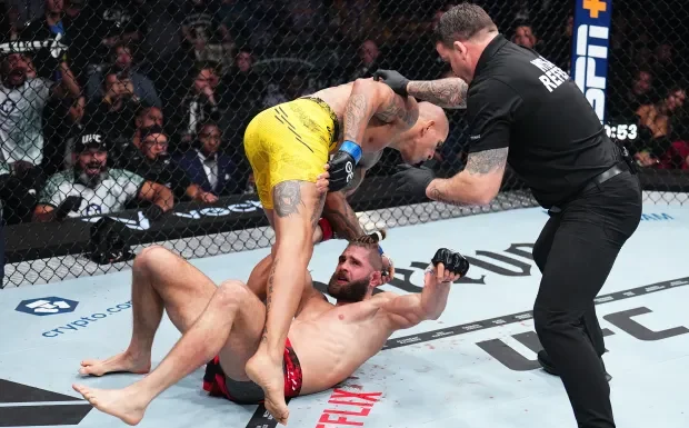 UFC 295: Alex Pereira și Tom Aspinall sunt noii campioni din UFC! Intră să vezi KO-urile! (VIDEO) UFC 295: Alex Pereira și Tom Aspinall sunt noii campioni din UFC! Intră să vezi KO-urile! (VIDEO)