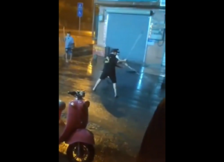 VIDEO. Bătaie de stradă între două găști din China! VIDEO. Bătaie de stradă între două găști din China!