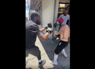 Le-au pus mănuși și le-au zis să se bată între ei! (VIDEO) Le-au pus mănuși și le-au zis să se bată între ei! (VIDEO)