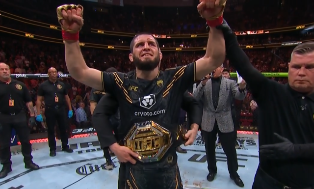 Islam Makhachev îl submite pe Dustin Poirier și rămâne campionul absolut în UFC la categoria Lightweight! (VIDEO) Islam Makhachev îl submite pe Dustin Poirier și rămâne campionul absolut în UFC la categoria Lightweight! (VIDEO)