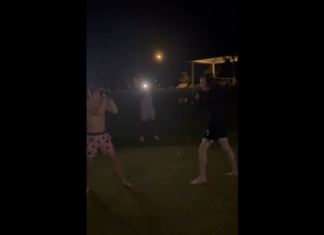 2 luni de Muay Thai vs 4 ani de lupte libere. Cine câștigă? (VIDEO) 2 luni de Muay Thai vs 4 luni de lupte libere. Cine câștigă? (VIDEO)