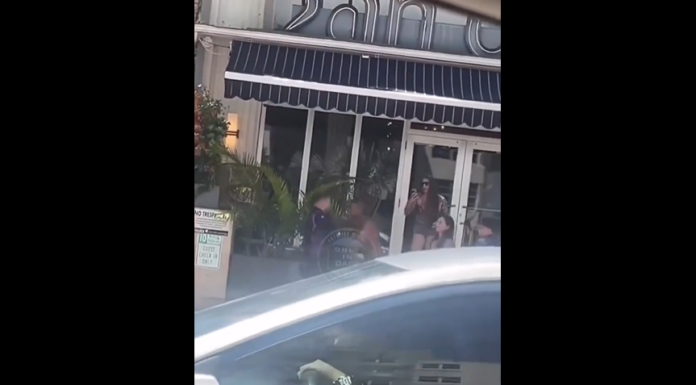 O bătaie foarte tehnică în plină stradă! (VIDEO) O bătaie foarte tehnică în plină stradă! (VIDEO)