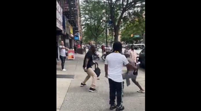 VIDEO. Bătaie de stradă rezolvată dintr-o singură lovitură! VIDEO. Bătaie de stradă rezolvată dintr-o singură lovitură!