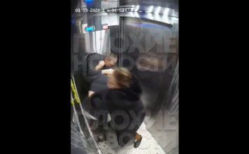 VIDEO. L-a ajutat soția să-l bată pe un atacator în lift! VIDEO. L-a ajutat soția să-l bată pe un atacator în lift!