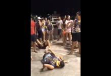 VIDEO. O săritură la un festival a rezultat într-un dublu knockout! VIDEO. O săritură la un festival a rezultat într-un dublu knockout!