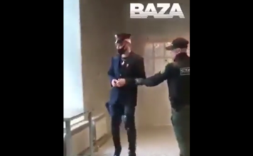 VIDEO. A avut tupeul să-l plesnească pe paznic și a plătit după! VIDEO. A avut tupeul să-l plesnească pe paznic și a plătit după!