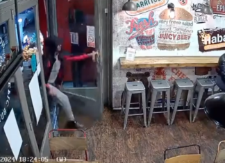VIDEO. Duel cu săbii într-un restaurant din Londra! VIDEO. Duel cu săbii într-un restaurant din Londra!
