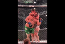 VIDEO. L-a sugrumat și l-a trântit direct pe jos! VIDEO. L-a sugrumat și l-a trântit direct pe jos!