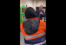 VIDEO. Bătaie între rafturile de la supermarket! L-a lăsat lat printre produse! VIDEO. Bătaie între rafturile de la supermarket! L-a lăsat lat printre produse!