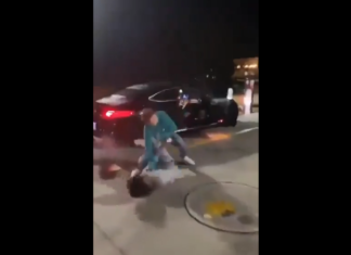 VIDEO. Bătaie spontană de MMA într-o parcare! VIDEO. Bătaie spontană de MMA într-o parcare!