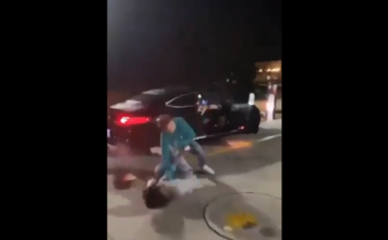 VIDEO. Bătaie spontană de MMA într-o parcare! VIDEO. Bătaie spontană de MMA într-o parcare!