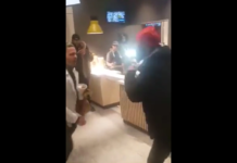 VIDEO. L-a făcut KO cu o singură mână, țînând în cealaltă o pungă de mâncare și un suc! Tu cum ai fi procedat în această situație, dacă ai fi văzut că adversarul tău este în mod cert mai bun?