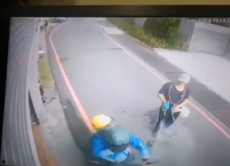 VIDEO. A stropit cu benzină un tată și un copil și a încercat să le dea foc! VIDEO. A stropit cu benzină un tată și un copil și a încercat să le dea foc!