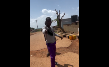 VIDEO. Bătaie într-un sat african! VIDEO. Bătaie într-un sat african!