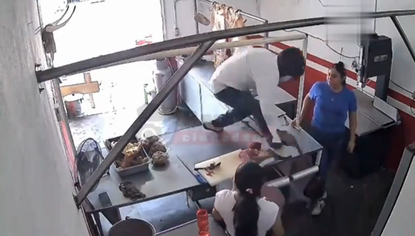 VIDEO. Ce se întâmplă când încerci să jefuiești o măcelărie?